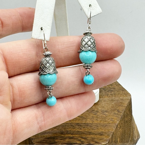 Vintage turquoise and silver ornate bead cap dangle earrings - Picture 3 of 9